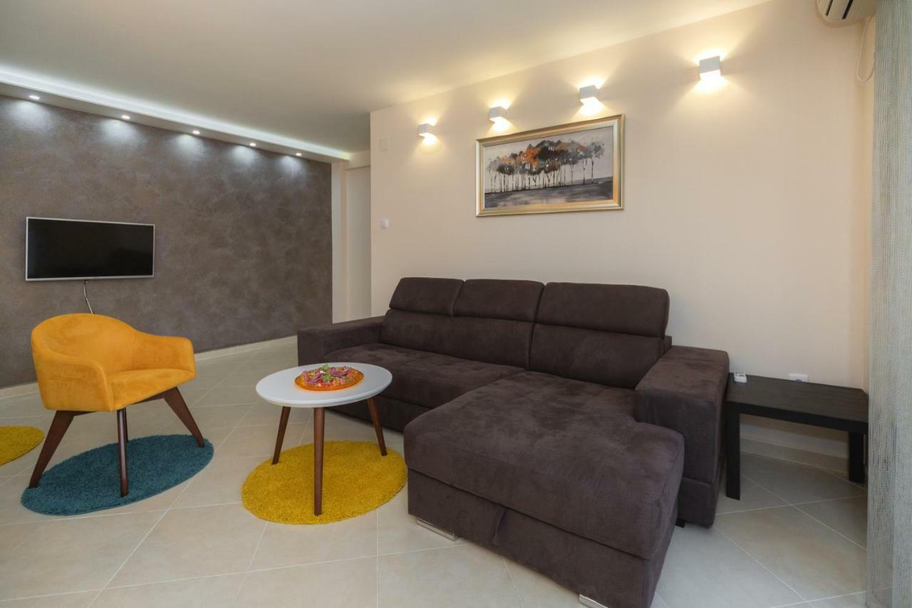 Apartmani Tref Petrovac Eksteriør billede